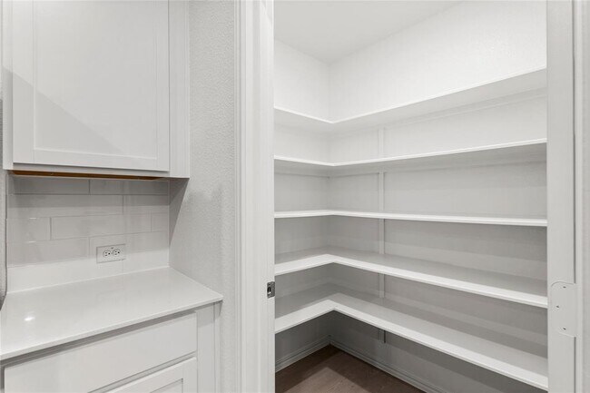 Building Photo - 161 Keefer
