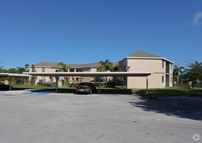 Primary Photo - Green Oaks Place