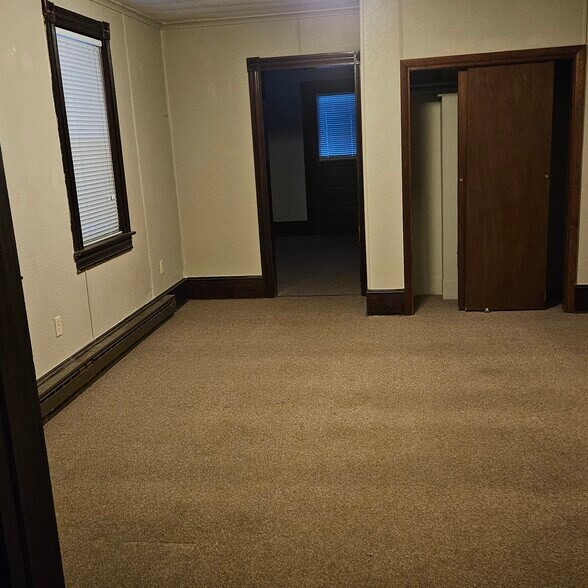 Dining Rm (Middle Room) - 186 E Main St