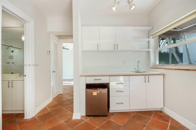 Building Photo - 4051 Ensenada Ave