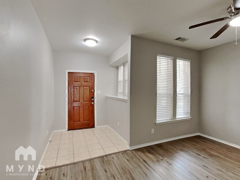 Building Photo - 541 Baverton Ln