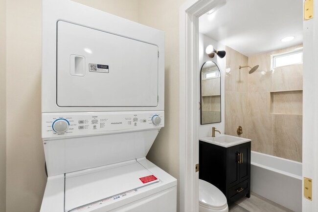 Building Photo - 3646 Curlew St