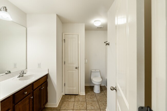 Building Photo - 1375 Selby Phillips Dr