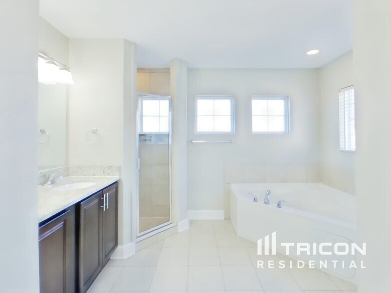 Building Photo - 2304 Whitley Ln