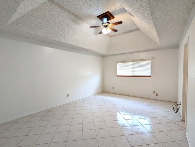 Building Photo - 2913 Lakewood Ct