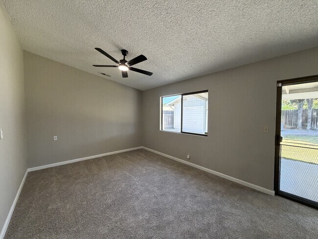 Building Photo - 1120 Landreth Ct
