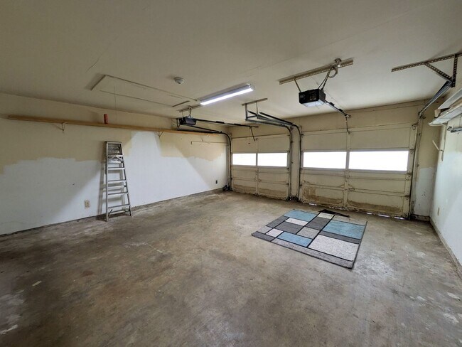 Building Photo - 5110 Laurel Ave