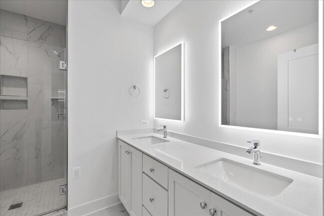 Building Photo - Modern 2024 Townhome with Rooftop Terrace.