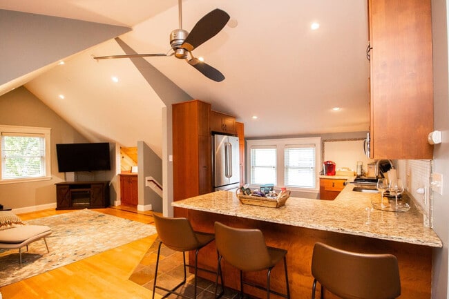 Building Photo - 247 Savin Hill Ave