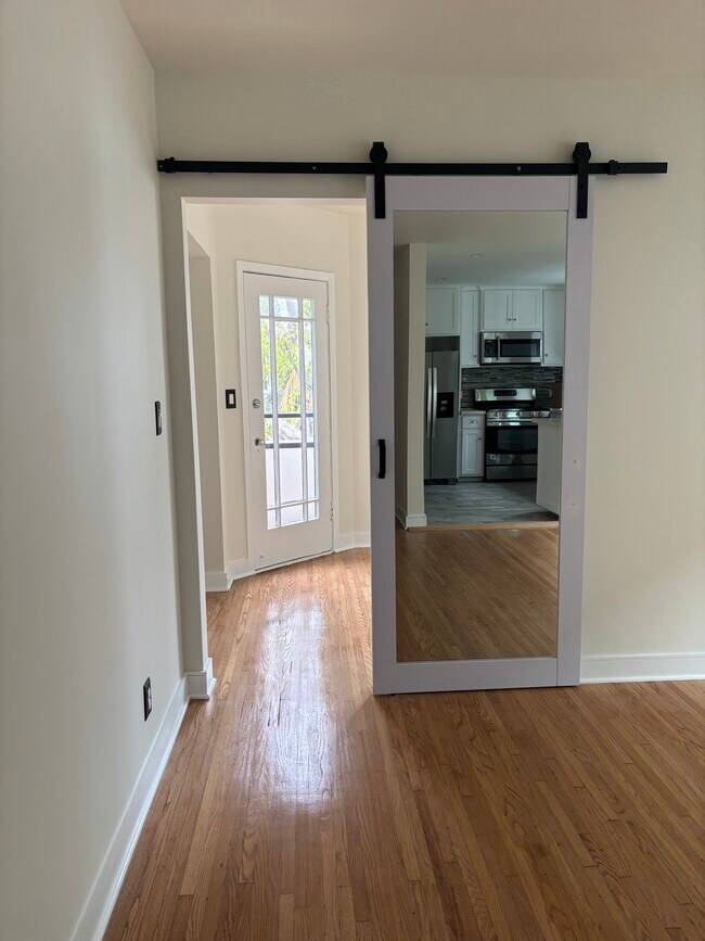 Building Photo - 958 2nd St