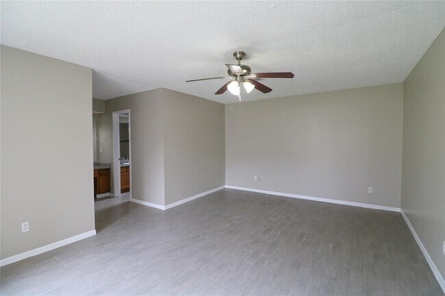 Building Photo - 6111 Briar Glade Dr