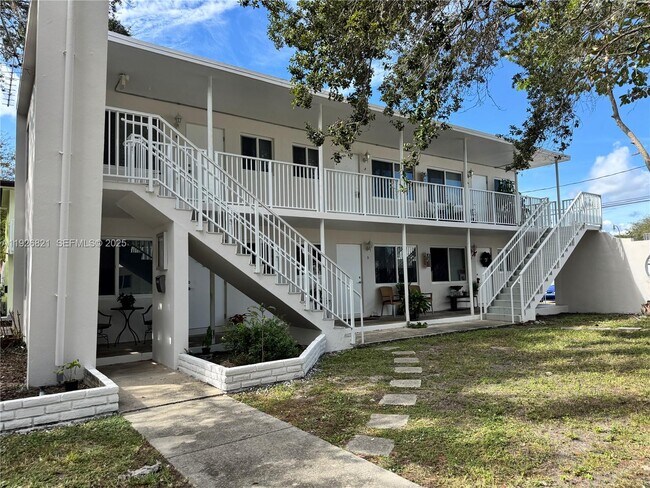 Primary Photo - 261 Hibiscus Dr