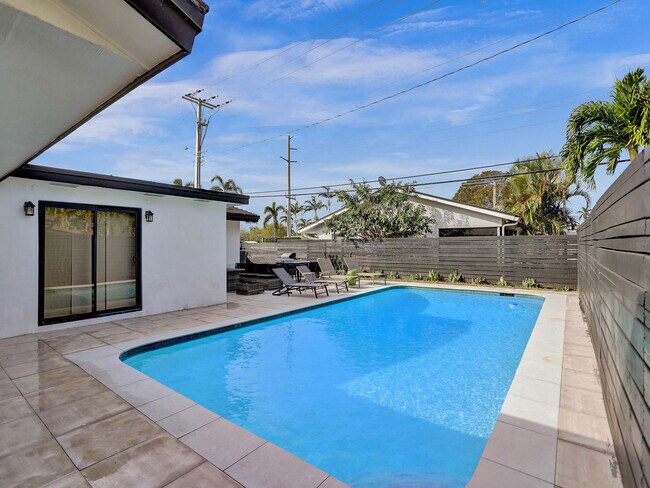 Building Photo - 5501 NE 18th Terrace