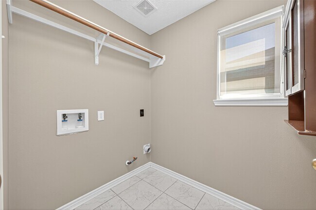 Building Photo - 19419 Arbor Pines Ln