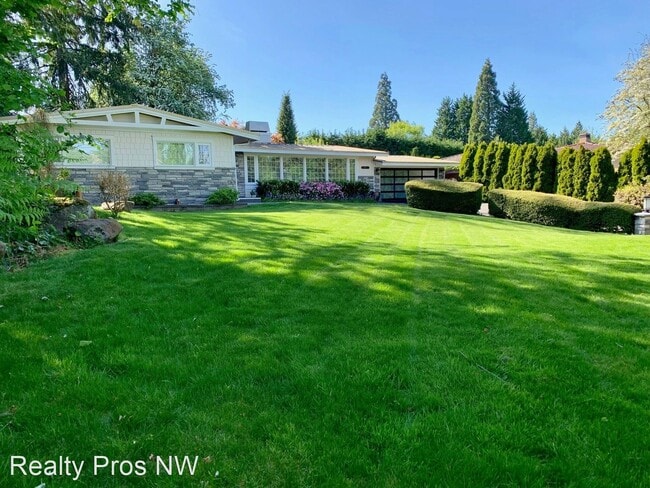 Building Photo - 3 br, 2.5 bath House - 1845 Evergreen Poin...