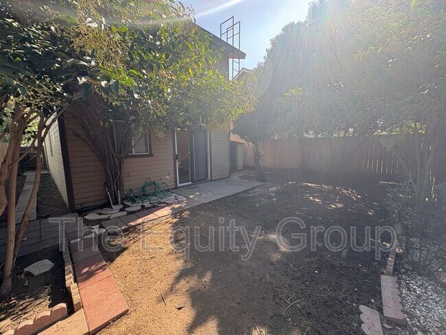 Building Photo - 2408 W Packwood Dr