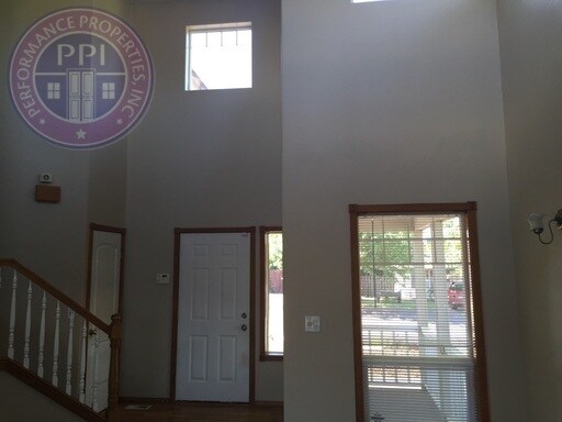 Building Photo - Oregon City Two Level Home with Large Backyard Pet Welcome