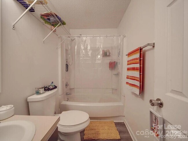 Building Photo - 4044 Briarhill Dr