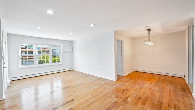 Building Photo - 326 Bond St