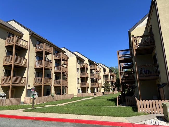 Building Photo - 1002 Linden Ave