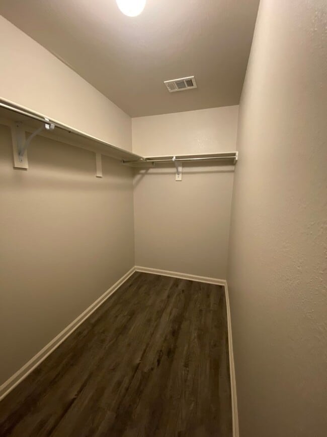 Building Photo - Beautiful 3bed/2bath Home