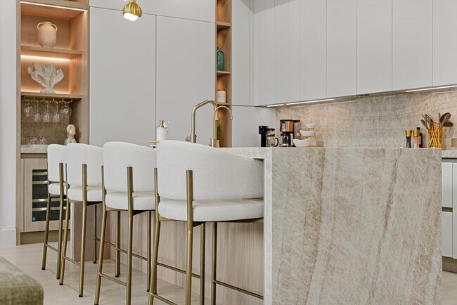 Building Photo - 220 S Swinton Ave