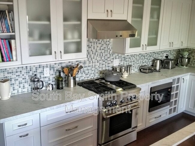 Building Photo - 509 N Helberta Ave