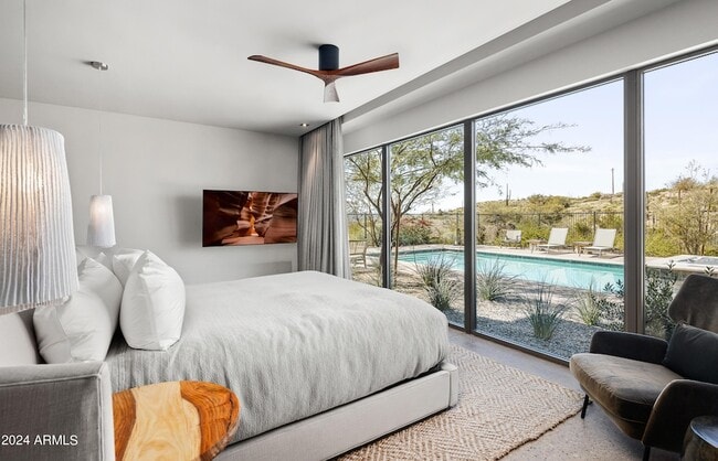 Building Photo - 15212 N Sandy Blf Rd