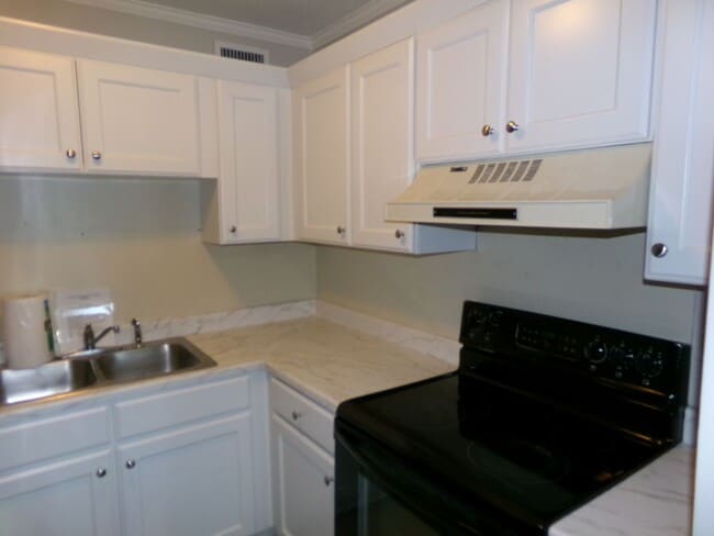 Building Photo - Salem Square Apartments