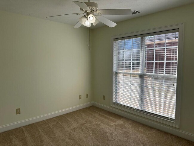 Building Photo - 146 Bluebird Ln