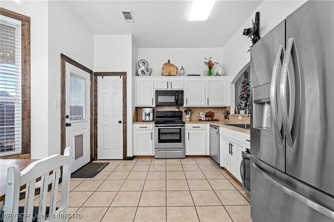 Building Photo - 400 Bordeaux Cir