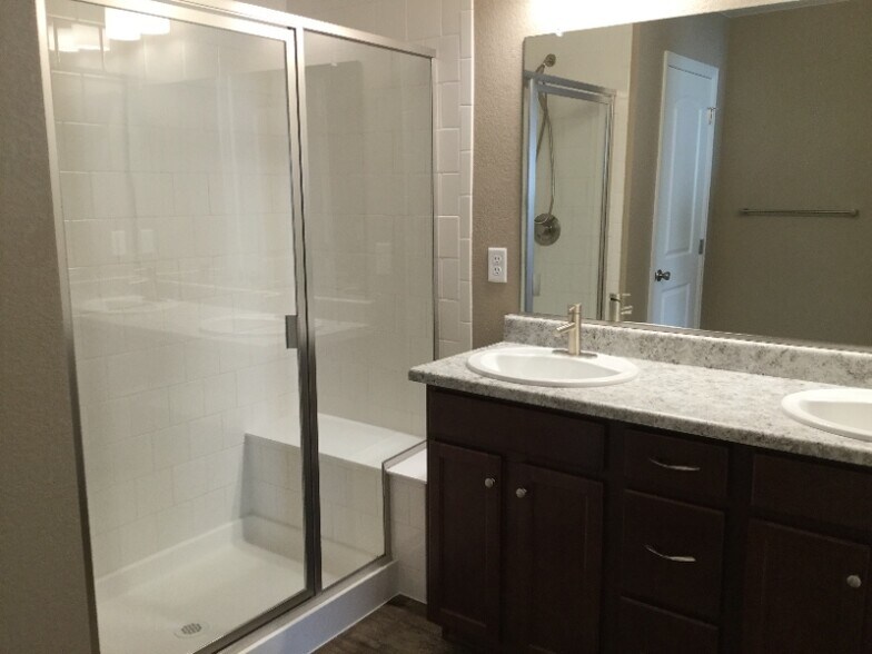 Building Photo - 2983 Cub Lake Dr