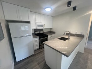 Building Photo - 1br/1ba/1pkg - Sun Rise