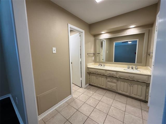 Building Photo - 3786 Weeburn Dr