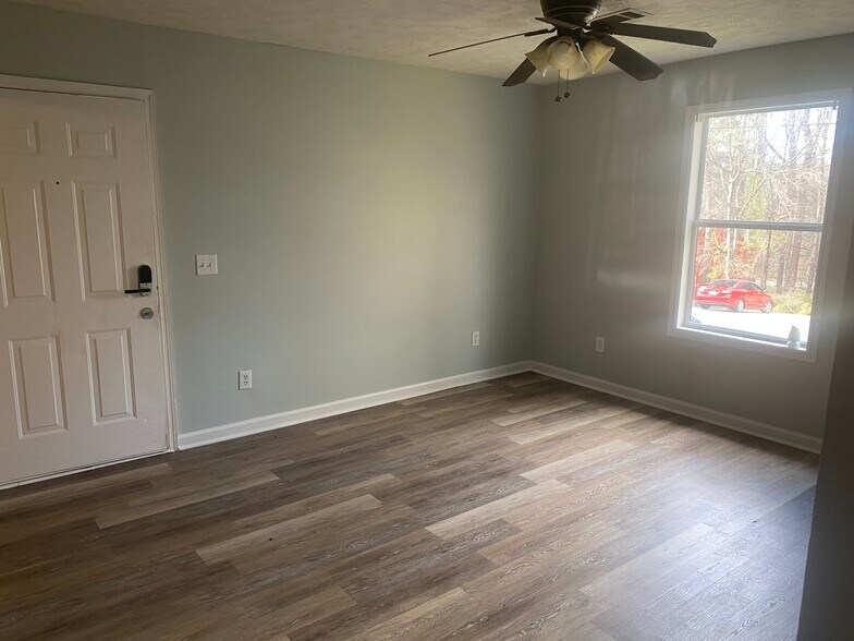 Building Photo - 1368 Kurt Cir
