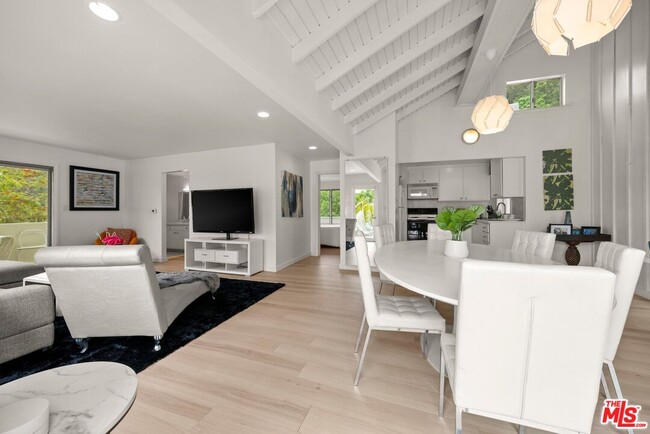 Building Photo - 3210 Coldwater Canyon Ln