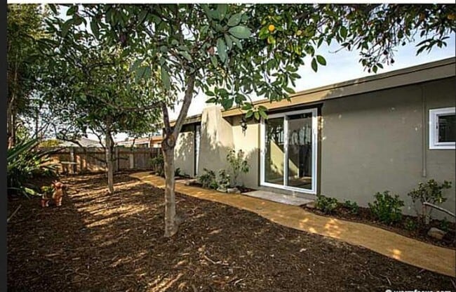 Building Photo - 5657 Barclay Ave