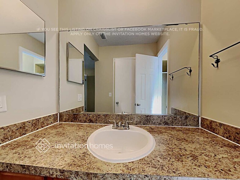 Building Photo - 620 Swallow Dr