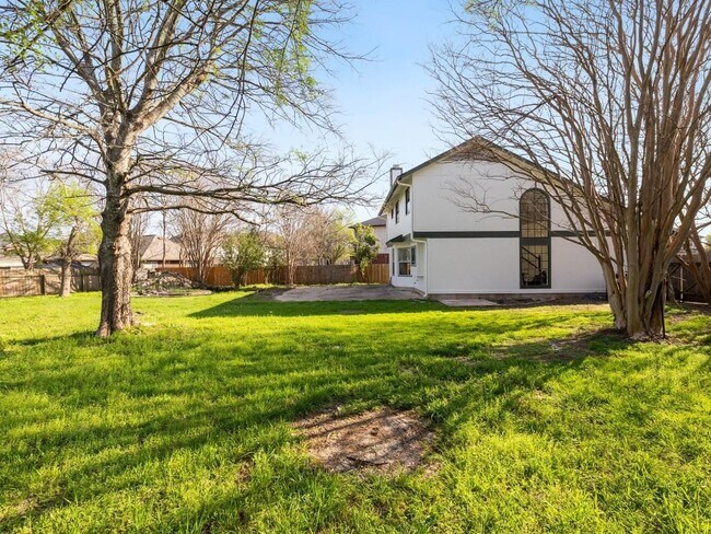 Building Photo - 1805 White Oak Cove