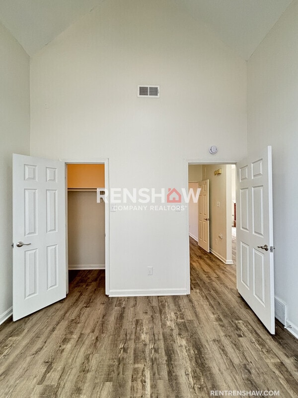 Building Photo - 2512 Courtney Dr