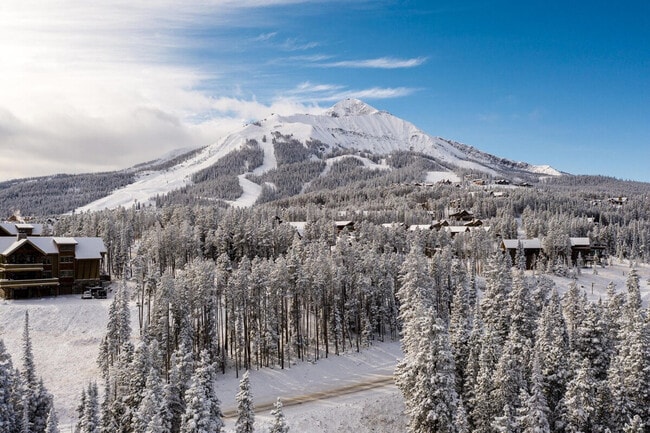 Building Photo - 5 Wildwood Rd W