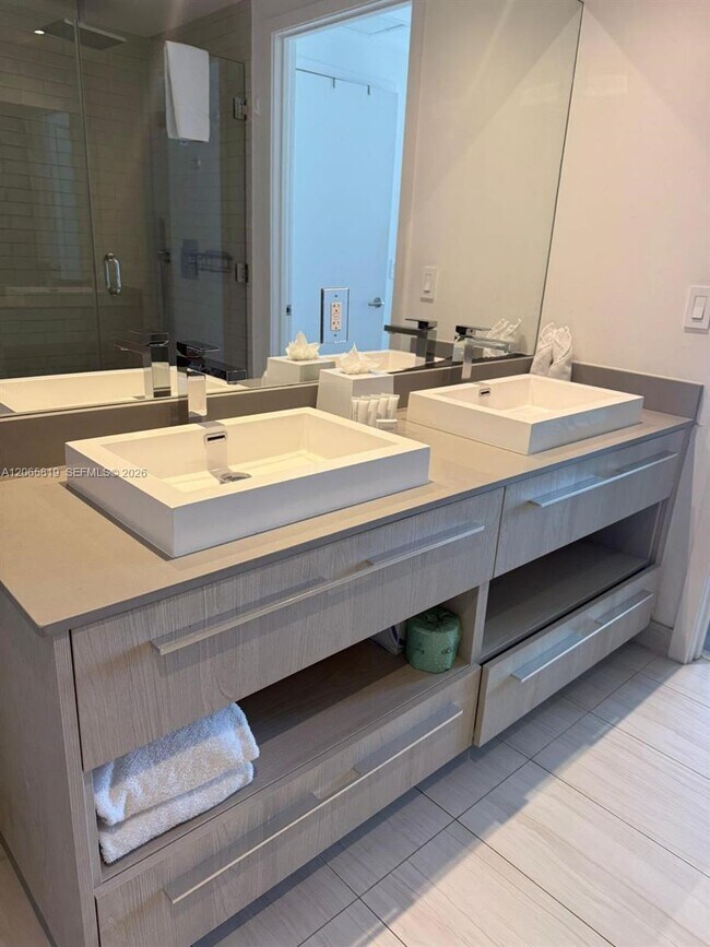 Building Photo - 4010 S Ocean Dr