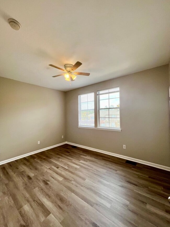 Building Photo - Location, Location! Completely Remodeled Spacious 3BR/2BR!