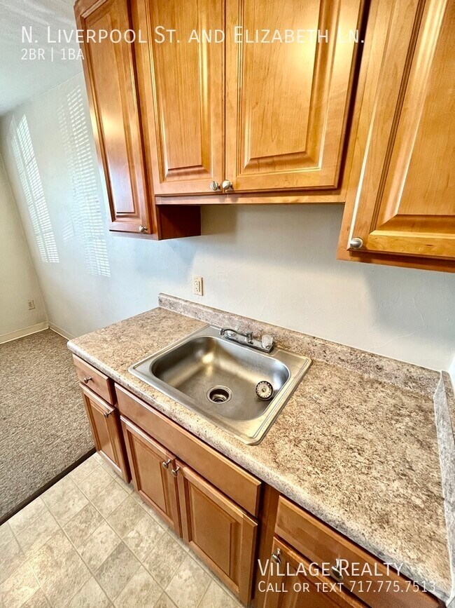 Building Photo - 75 N Liverpool St