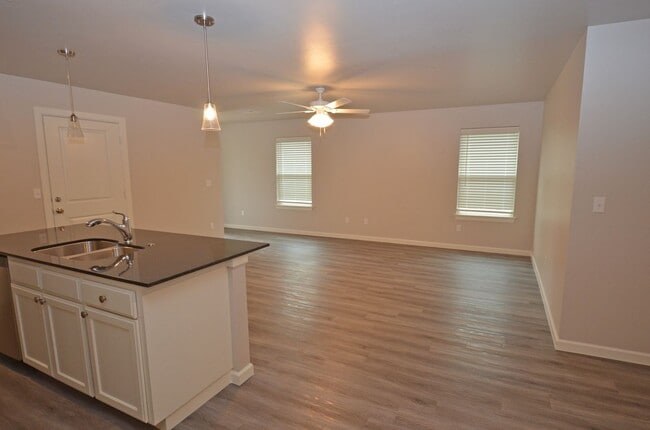 Building Photo - 3 Bed 2 Bath 2 Car Duplex in Chisholm Creek NW OKC