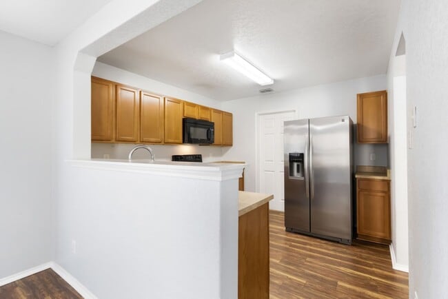 Building Photo - Charming Home Awaits: Spacious & Modern Living in a Prime Location