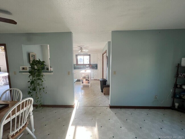 Building Photo - 1302 Summer Hill Dr