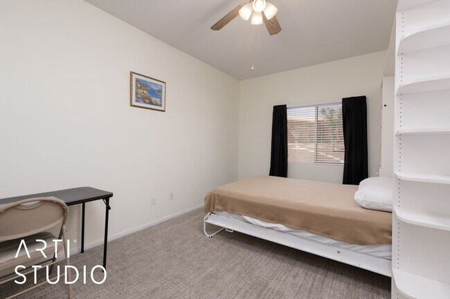 Building Photo - 2-bedroom 2-bathroom upstairs condo fully ...