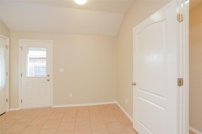 Building Photo - 8105 Frye Ln