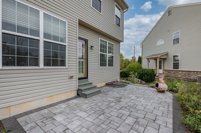 Building Photo - 3 bedroom Townhouse